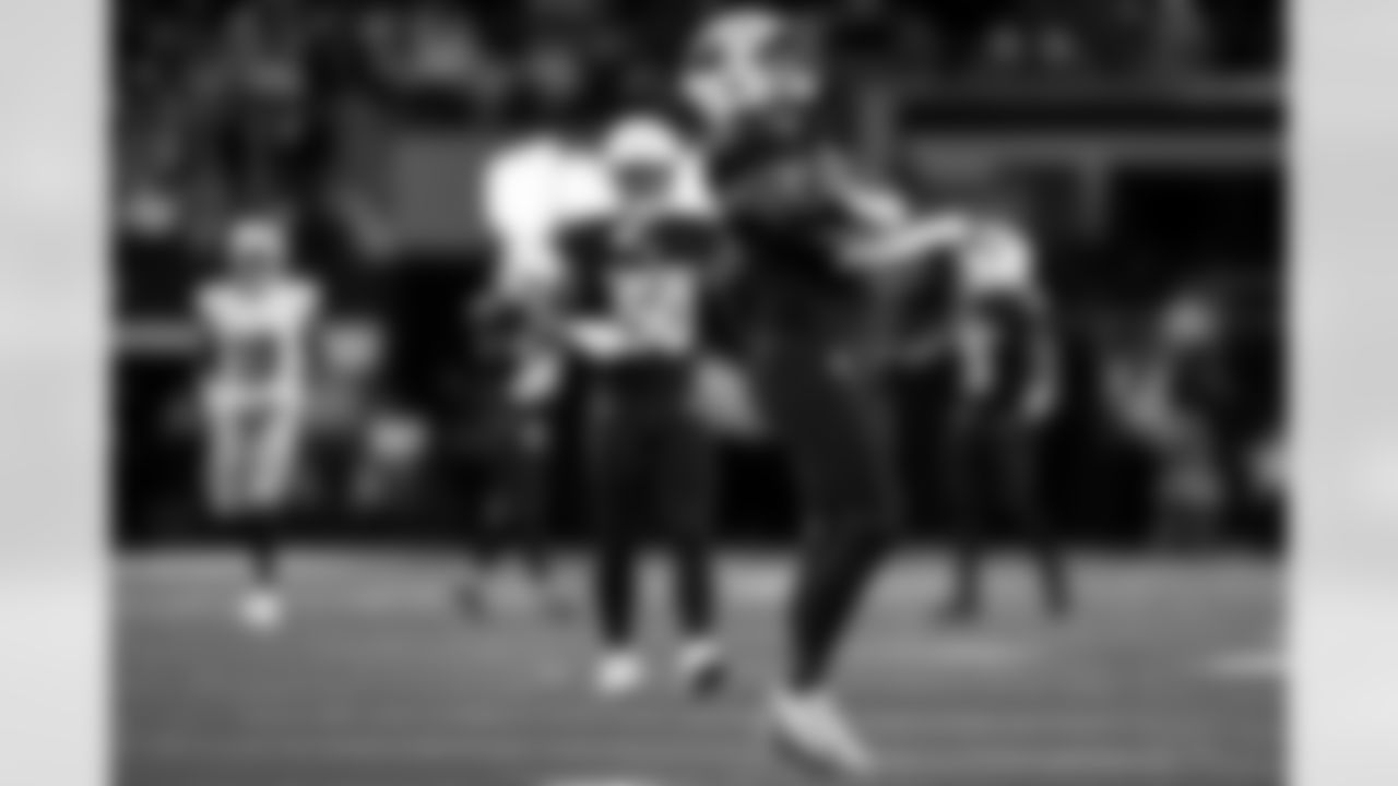 Arizona Cardinals linebacker Zaven Collins (25) during the Week 9 regular season game between the Arizona Cardinals and the Dallas Cowboys on Monday, Nov. 3, 2025 in Arlington, TX.