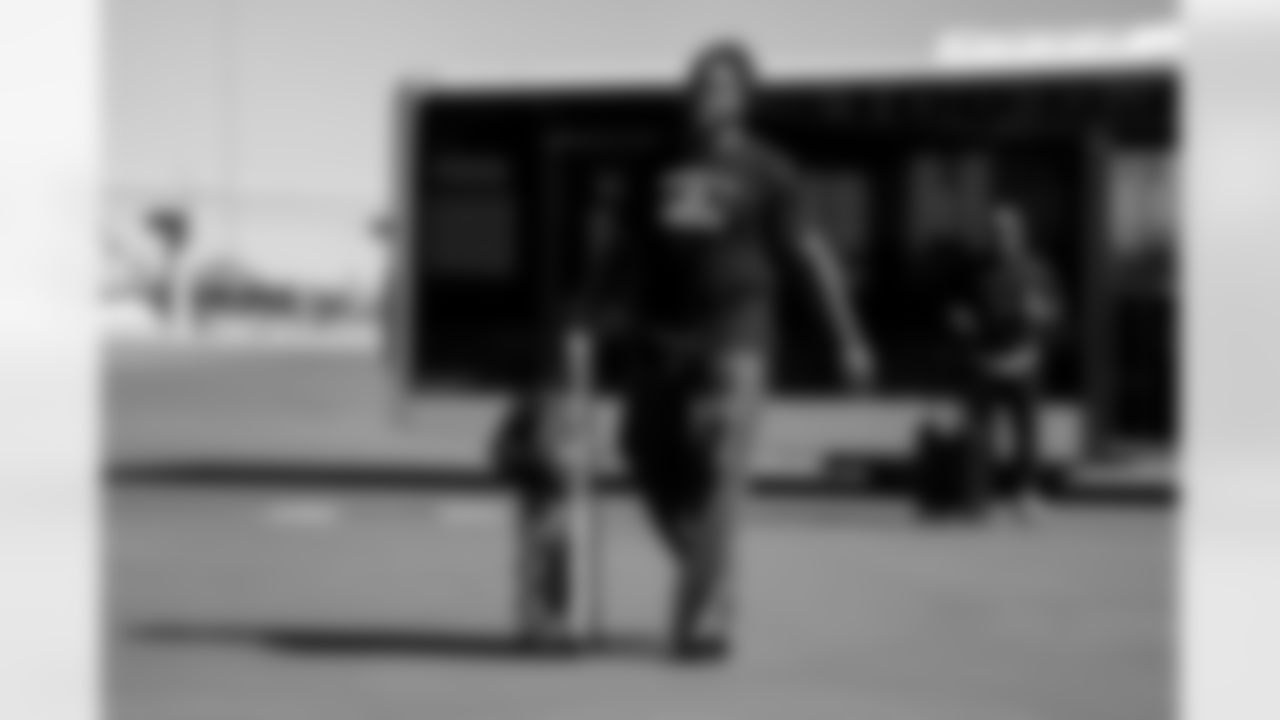 Arizona Cardinals defensive lineman Dante Stills (55) travels before the Week 9 regular season game between the Arizona Cardinals and the Dallas Cowboys on Sunday, Nov. 2, 2025 in Arlington, TX.