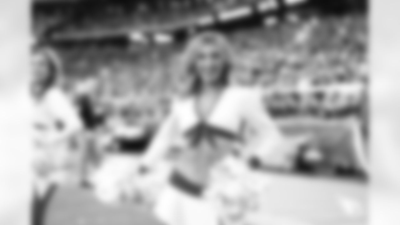 The Arizona Cardinals Cheerleaders during the Week 15 game against the San Francisco 49ers at State Farm Stadium on Dec. 17, 2023.
