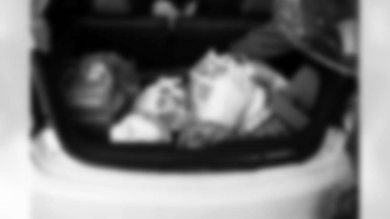 Arizona Cardinals offensive lineman Kelvin Beachum (68) and Arizona Cardinals offensive lineman Paris Johnson Jr. (70) host a food distribution for families at the Eisenhower Center for Innovation in collaboration with United Food Bank on Tuesday, Nov. 18, 2025 in Mesa, AZ.