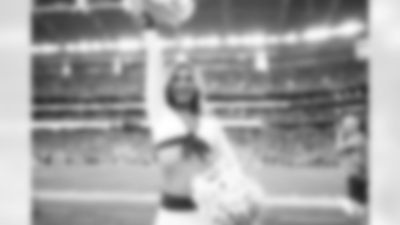 The Arizona Cardinals Cheerleaders during the Week 15 game against the San Francisco 49ers at State Farm Stadium on Dec. 17, 2023.