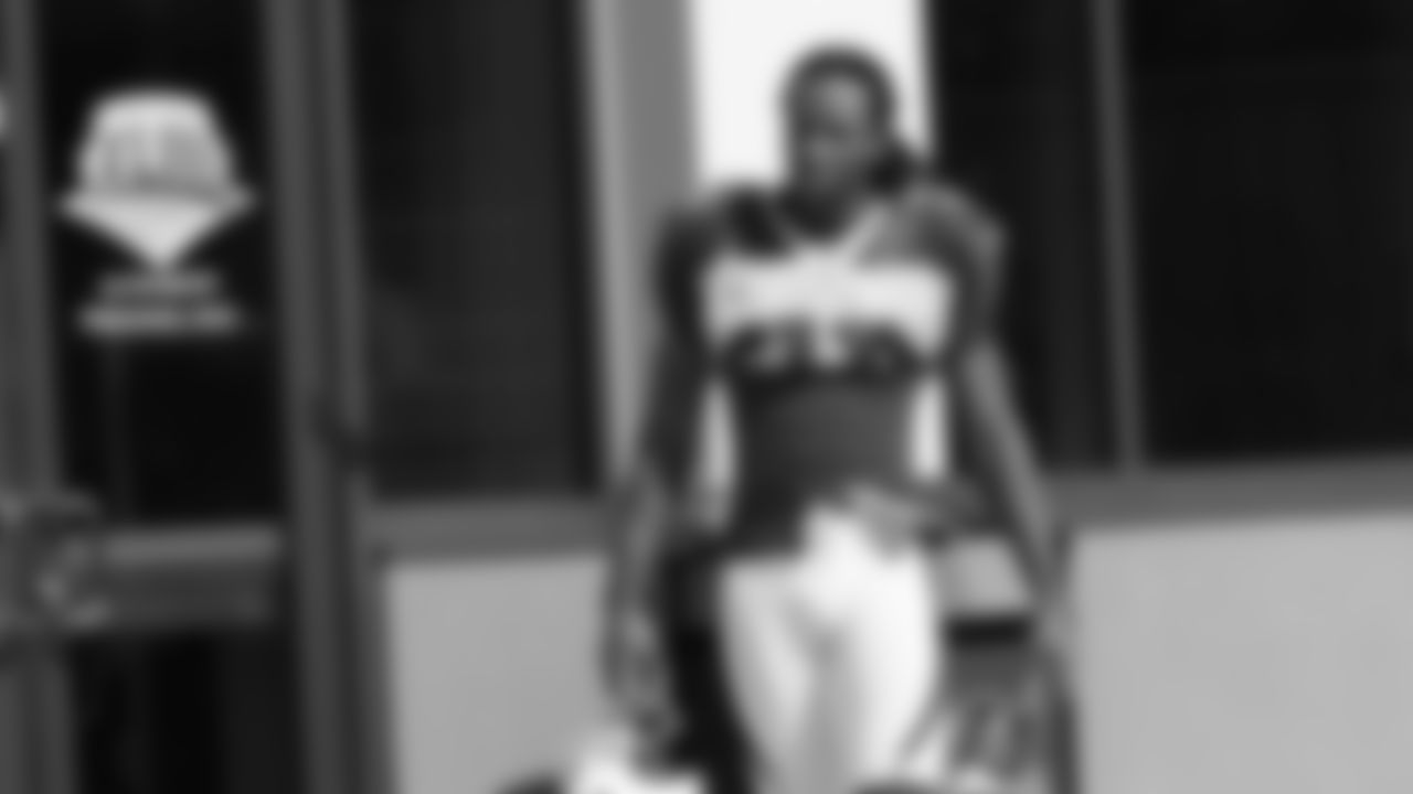 Larry Fitzgerald walks out to practice during Super Bowl week in 2008.