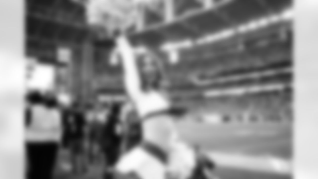 The Arizona Cardinals Cheerleaders during the Week 15 game against the San Francisco 49ers at State Farm Stadium on Dec. 17, 2023.
