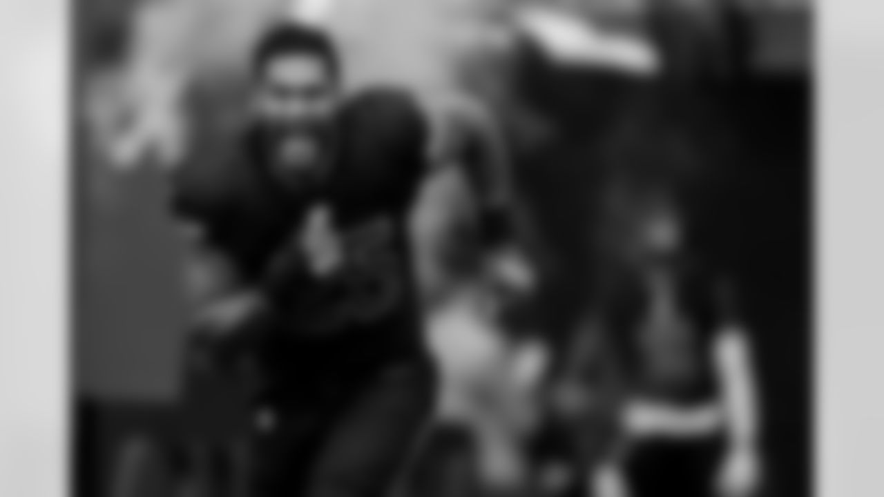 Arizona Cardinals linebacker Zaven Collins (25) during the Week 11 regular season game between the Arizona Cardinals and the San Francisco 49ers on Sunday, Nov. 16, 2025 at State Farm Stadium.