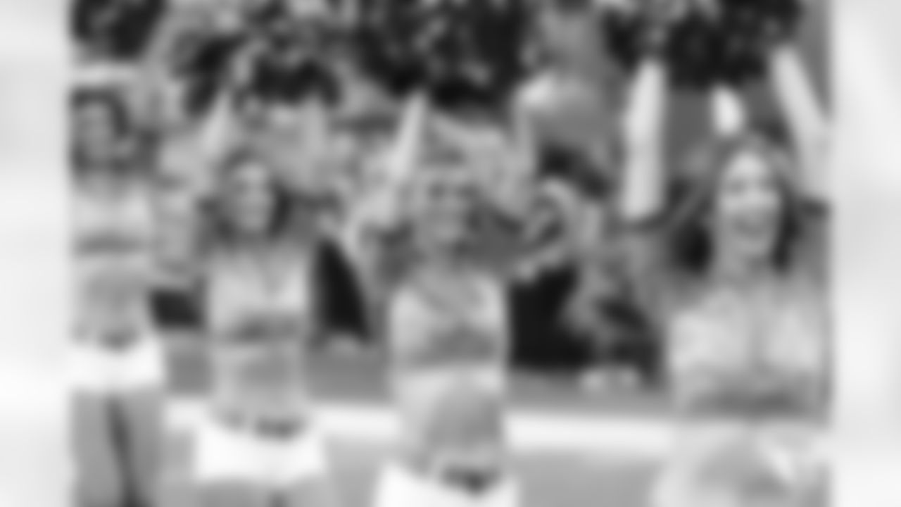 Cheer week 10 vs falcons 00085