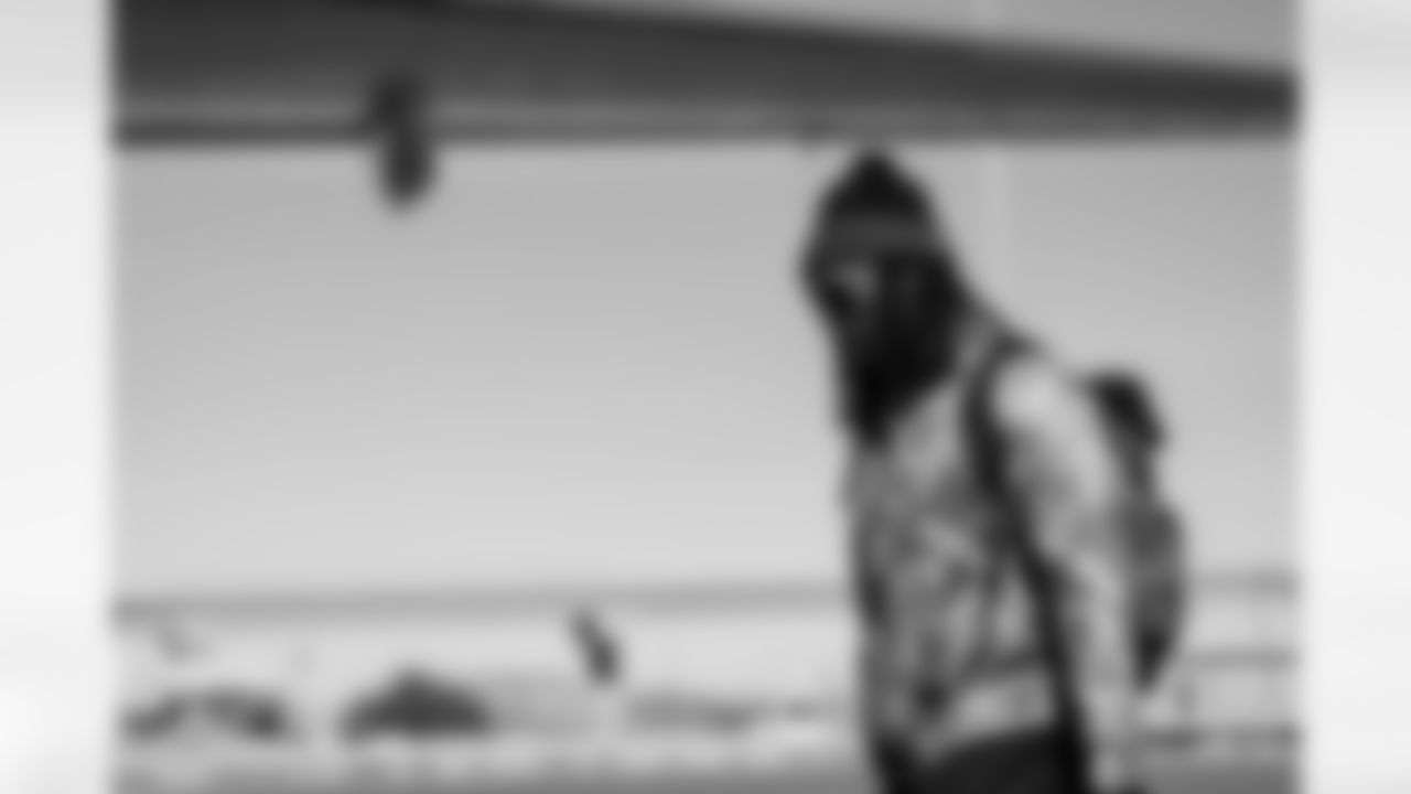 Arizona Cardinals defensive lineman Darius Robinson (56) travels before the Week 9 regular season game between the Arizona Cardinals and the Dallas Cowboys on Sunday, Nov. 2, 2025 in Arlington, TX.