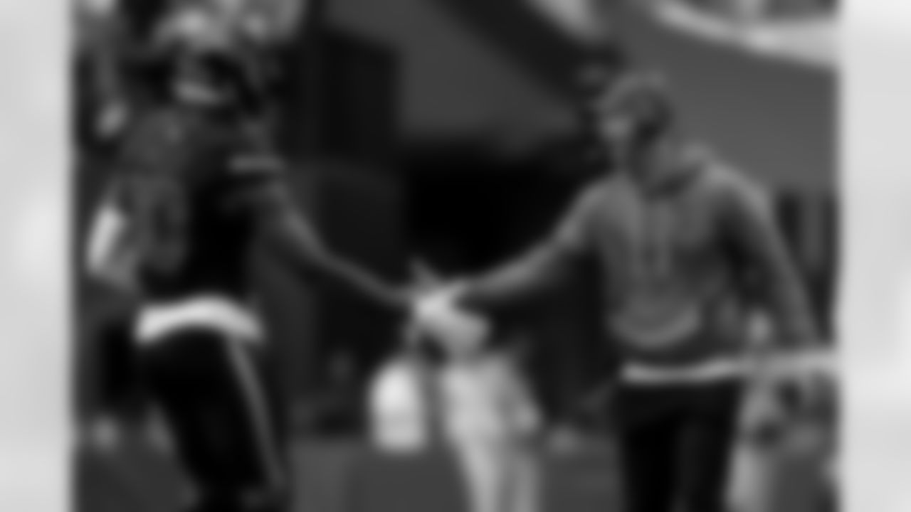 Arizona Cardinals Head Coach Jonathan Gannon and Arizona Cardinals linebacker Josh Sweat (10) during the Week 11 regular season game between the Arizona Cardinals and the San Francisco 49ers on Sunday, Nov. 16, 2025 at State Farm Stadium.