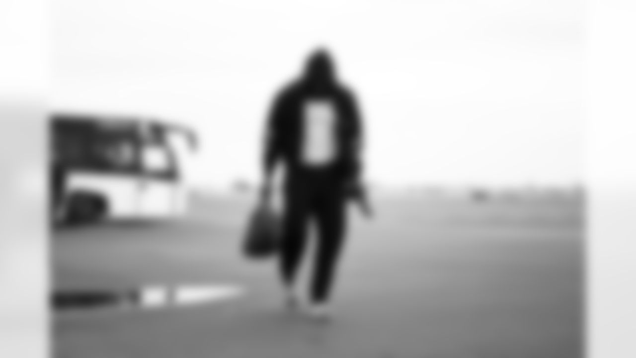 Arizona Cardinals linebacker Jordan Burch (52) travels to Inglewood before the Week 18 regular season game against the Los Angeles Rams on Saturday, Jan. 3, 2026 in Phoenix, AZ.