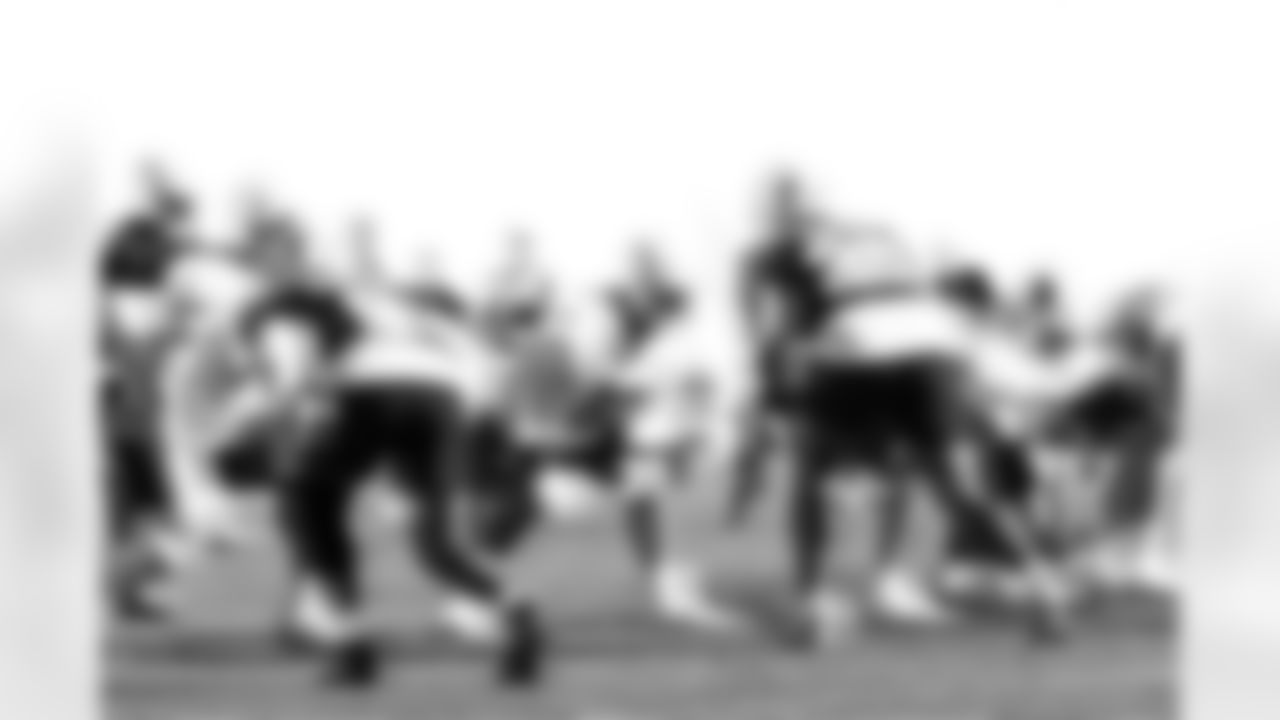 Arizona Cardinals offensive lineman Wyatt Bowles (67), Arizona Cardinals linebacker BJ Ojulari (9) and Arizona Cardinals linebacker Zaven Collins (25) during practice at the Dignity Health Training Facility on Thursday, Dec. 11, 2025 in Tempe, AZ.