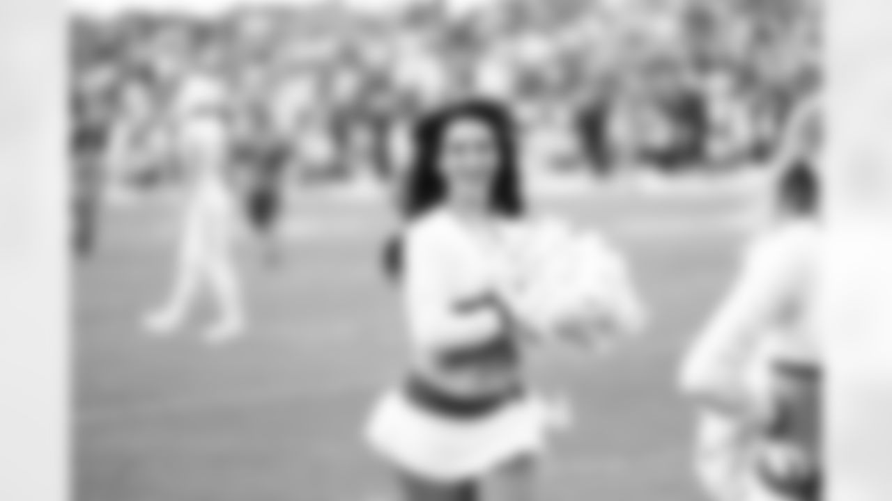 The Arizona Cardinals Cheerleaders during the Week 15 game against the San Francisco 49ers at State Farm Stadium on Dec. 17, 2023.