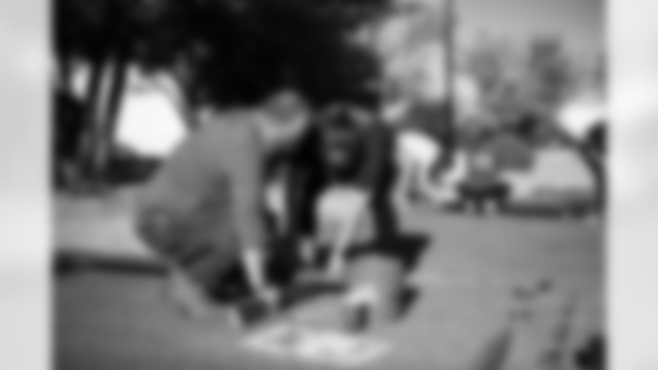 The Arizona Cardinals host veterans, members from the Pat Tillman Foundation, Civics leaders, and TAPS members for a community service event with Phoenix ToolBank on Monday, Nov. 10, 2025 in Tempe, AZ.