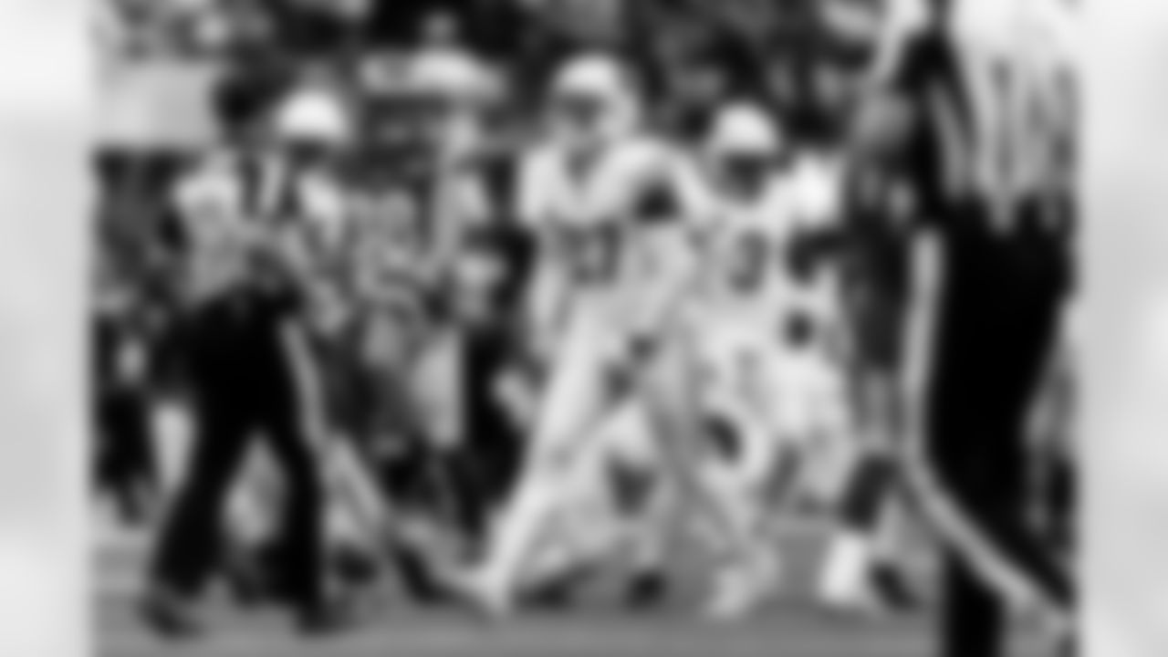 Arizona Cardinals linebacker Akeem Davis-Gaither (27) during the Week 18 regular season game between the Arizona Cardinals and the Los Angeles Rams on Sunday, Jan. 4, 2026 in Los Angeles, CA.