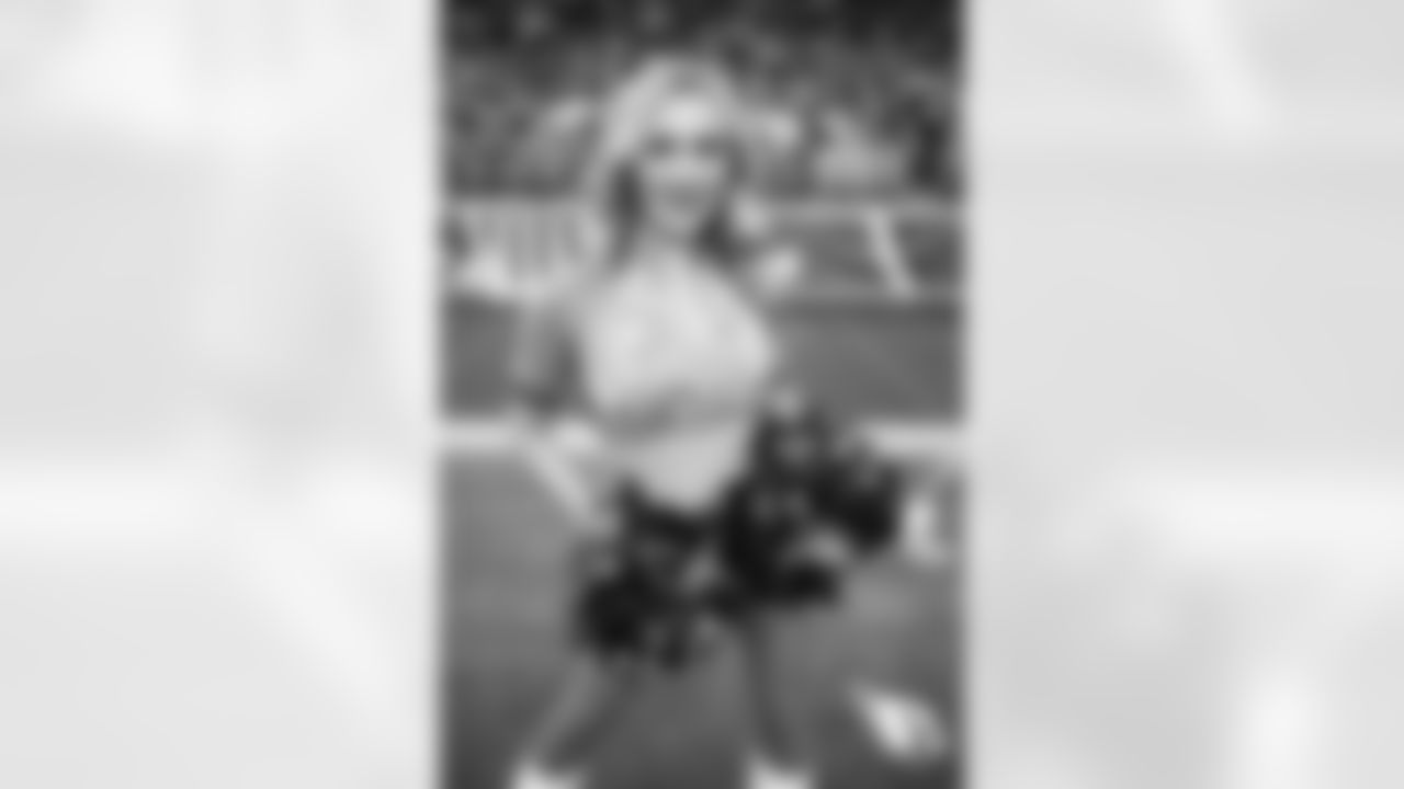 Cheer week 10 vs falcons 00010