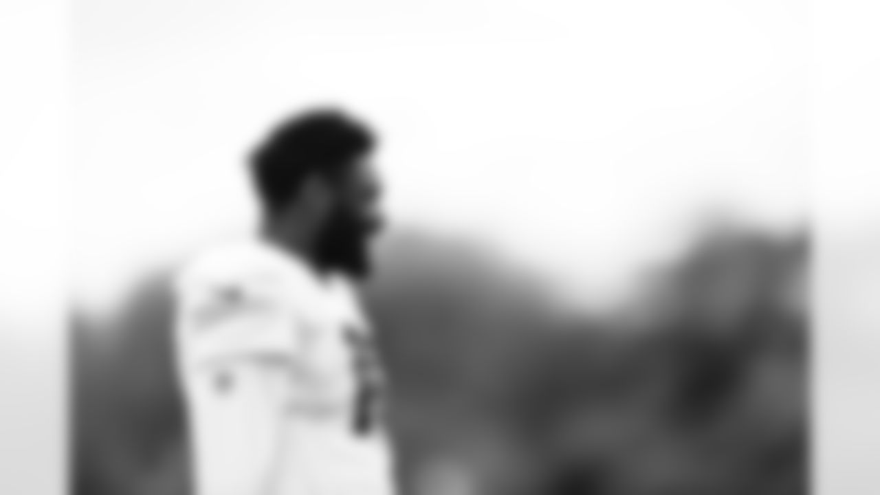 Arizona Cardinals linebacker Josh Sweat (10) during practice at the Dignity Health Training Facility on Thursday, Sep. 18, 2025 in Tempe, AZ.