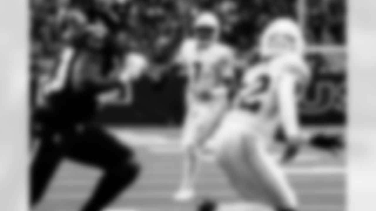 Arizona Cardinals quarterback Jacoby Brissett (7) during the Week 15 regular season game between the Arizona Cardinals and the Houston Texans on Sunday, Dec. 14, 2025 in Houston, TX.