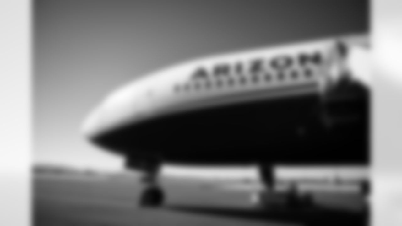 Plane travels to Houston before the Week 15 regular season game against the Houston Texans on Saturday, Dec. 13, 2025 in Phoenix, AZ.