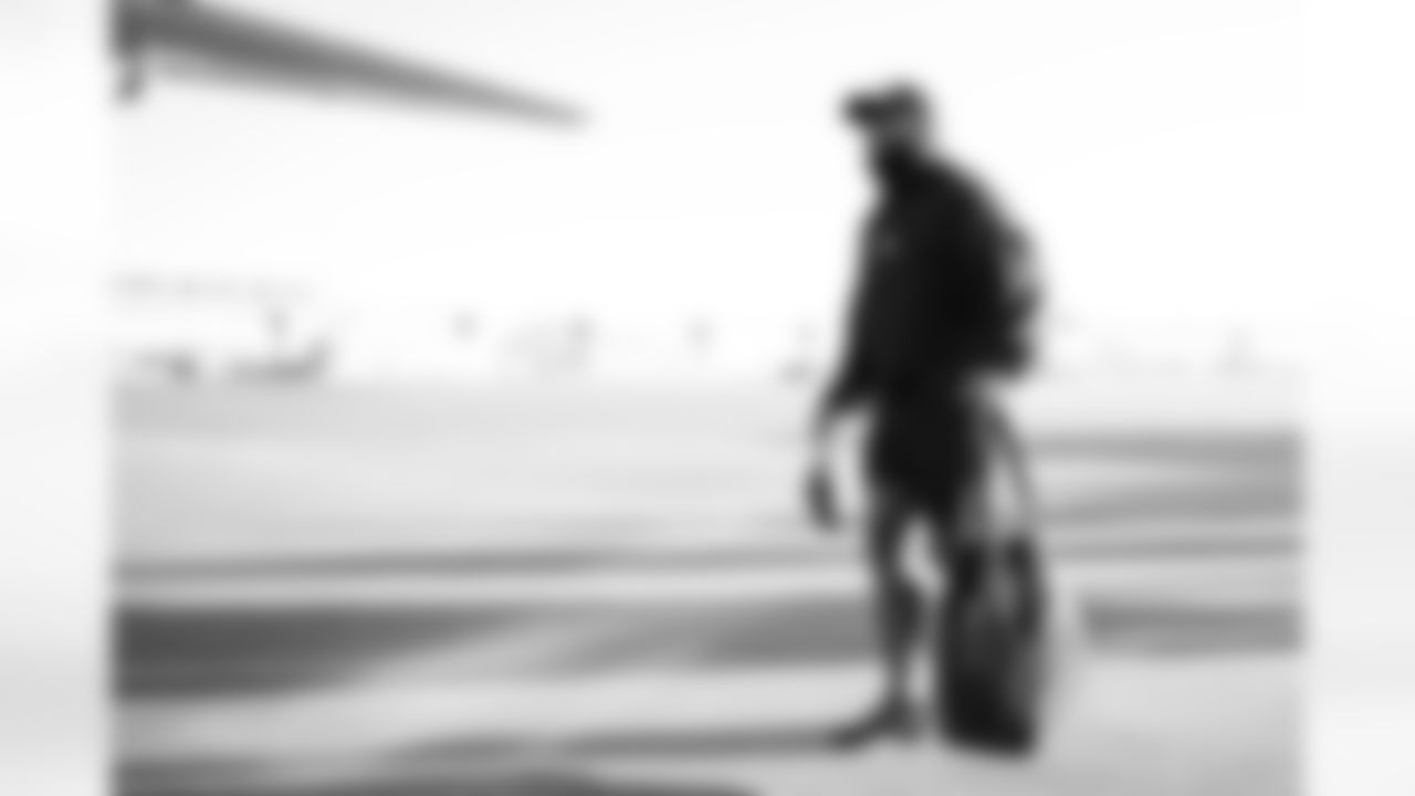 Arizona Cardinals running back Bam Knight (20) travels to Tampa before the Week 13 regular season game against the Tampa Bay Buccaneers on Saturday, Nov. 29, 2025 in Phoenix, AZ.