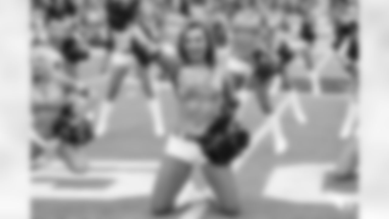 Cheer week 10 vs falcons 00078