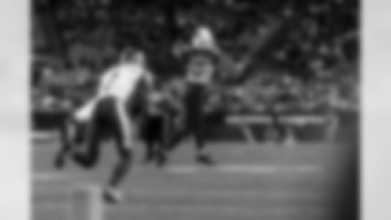 Arizona Cardinals running back Michael Carter (22) during the Week 14 regular season game between the Arizona Cardinals and the Los Angeles Rams on Sunday, Dec. 7, 2025 at State Farm Stadium.