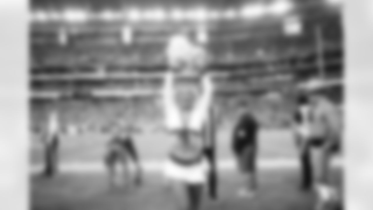 The Arizona Cardinals Cheerleaders during the Week 15 game against the San Francisco 49ers at State Farm Stadium on Dec. 17, 2023.