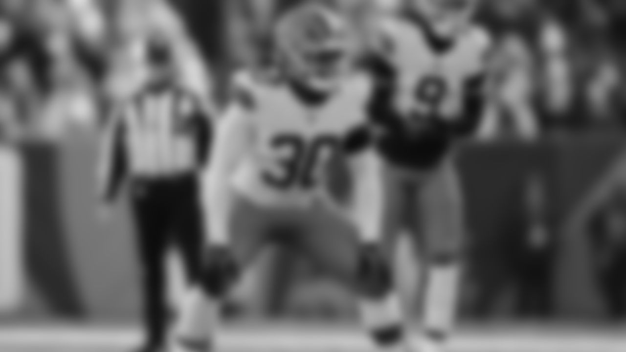 Cleveland Browns linebacker Devin Bush lines up during the first half of an NFL football game against the Cincinnati Bengals in Cincinnati, Sunday, Jan. 4, 2026. (AP Photo/David Dermer)