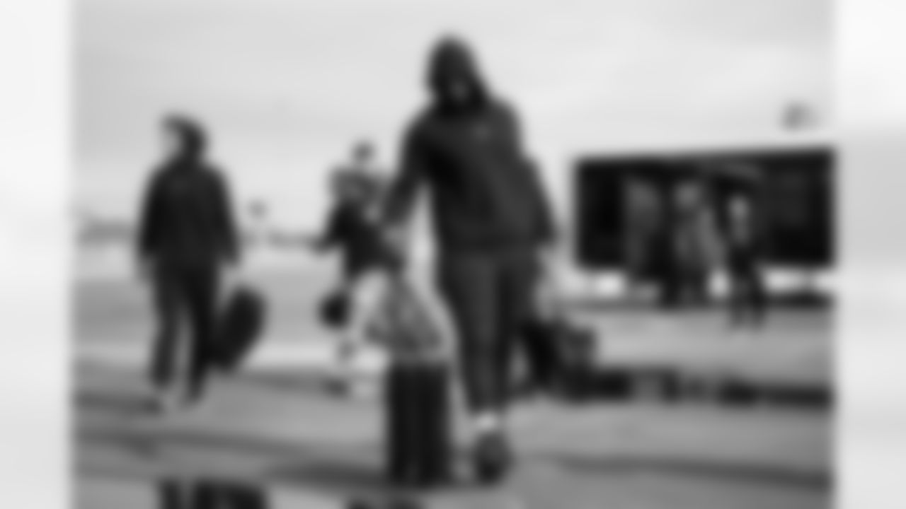 Arizona Cardinals quarterback Jacoby Brissett (7) travels to Inglewood before the Week 18 regular season game against the Los Angeles Rams on Saturday, Jan. 3, 2026 in Phoenix, AZ.