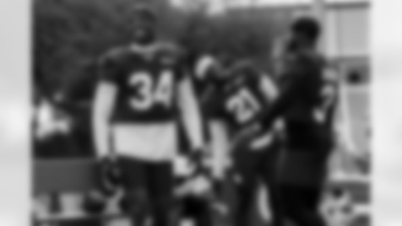 Arizona Cardinals safety Jalen Thompson (34) during practice at the Dignity Health Training Facility on Wednesday, Nov. 26, 2025 in Tempe, AZ.