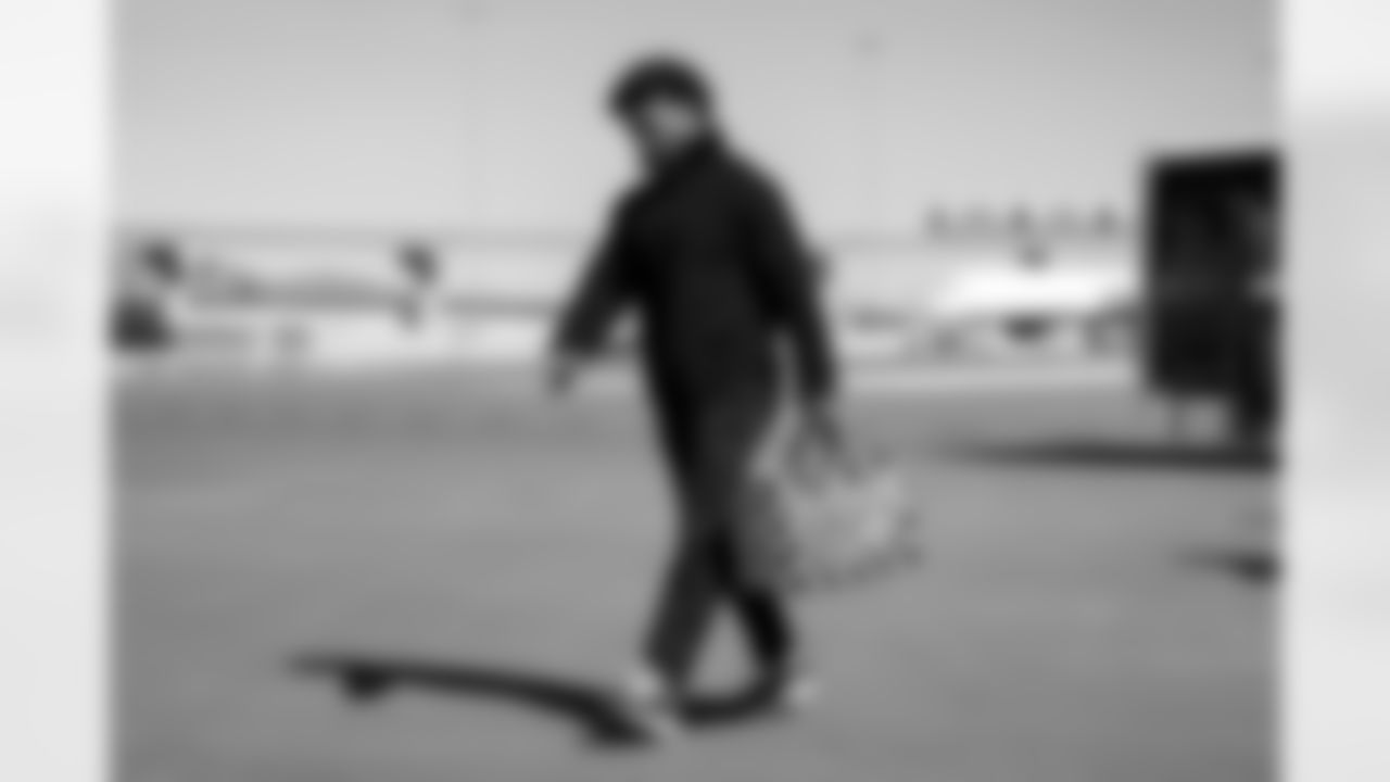 Arizona Cardinals quarterback Kyler Murray (1) travels before the Week 9 regular season game between the Arizona Cardinals and the Dallas Cowboys on Sunday, Nov. 2, 2025 in Arlington, TX.