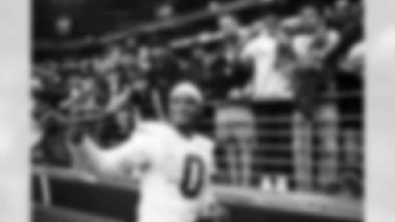 Arizona Cardinals cornerback Will Johnson (0) with fans during 2025 Training Camp on Friday, July 25, 2025 at State Farm Stadium.