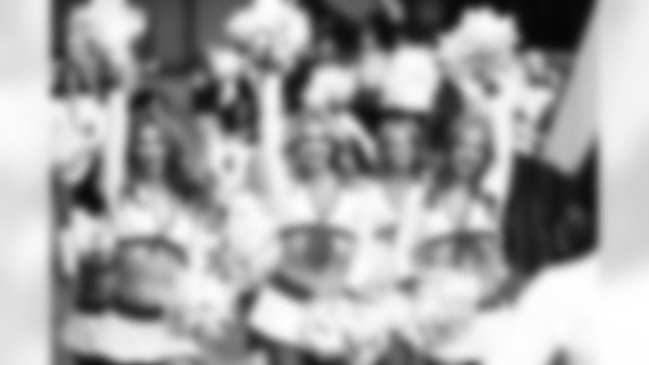 The Arizona Cardinals Cheerleaders during the Week 15 game against the San Francisco 49ers at State Farm Stadium on Dec. 17, 2023.