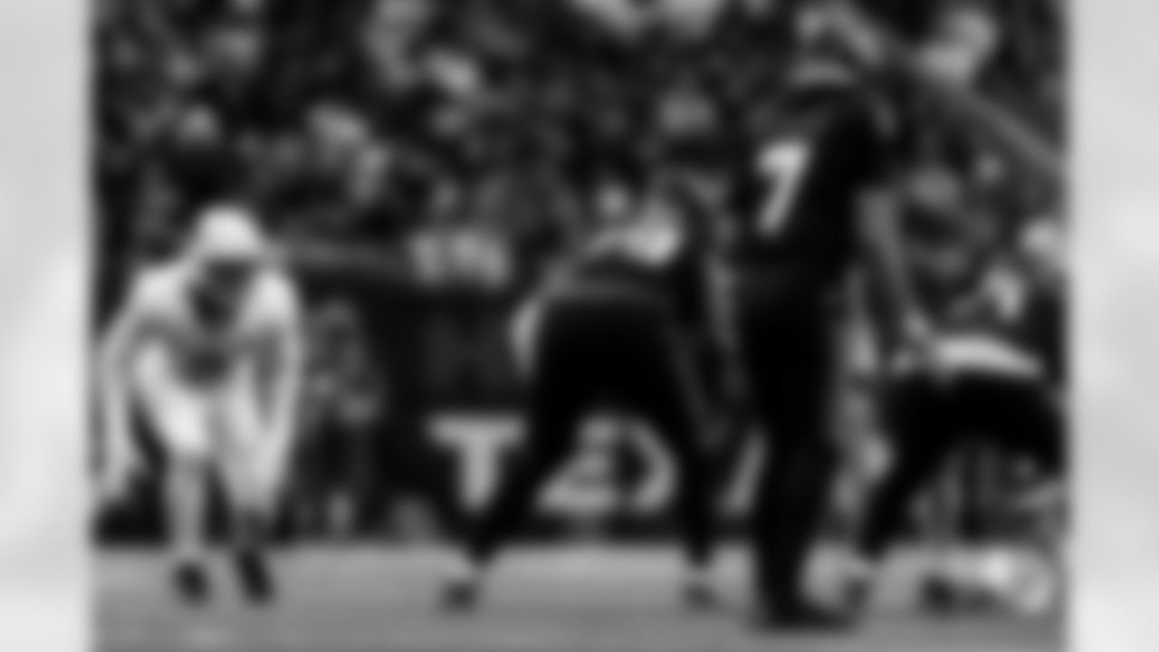 Arizona Cardinals linebacker BJ Ojulari (9) during the Week 15 regular season game between the Arizona Cardinals and the Houston Texans on Sunday, Dec. 14, 2025 in Houston, TX.