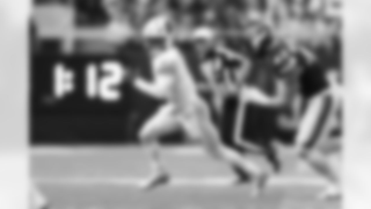 Arizona Cardinals quarterback Kyler Murray (1) during the Week 13 regular season game between the Arizona Cardinals and the Minnesota Vikings on Sunday, Dec 1, 2024 in Minneapolis, MN.