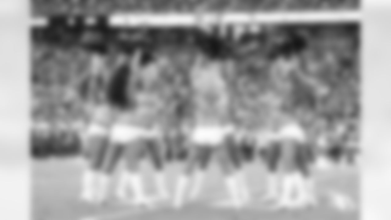 Cheer week 10 vs falcons 00087