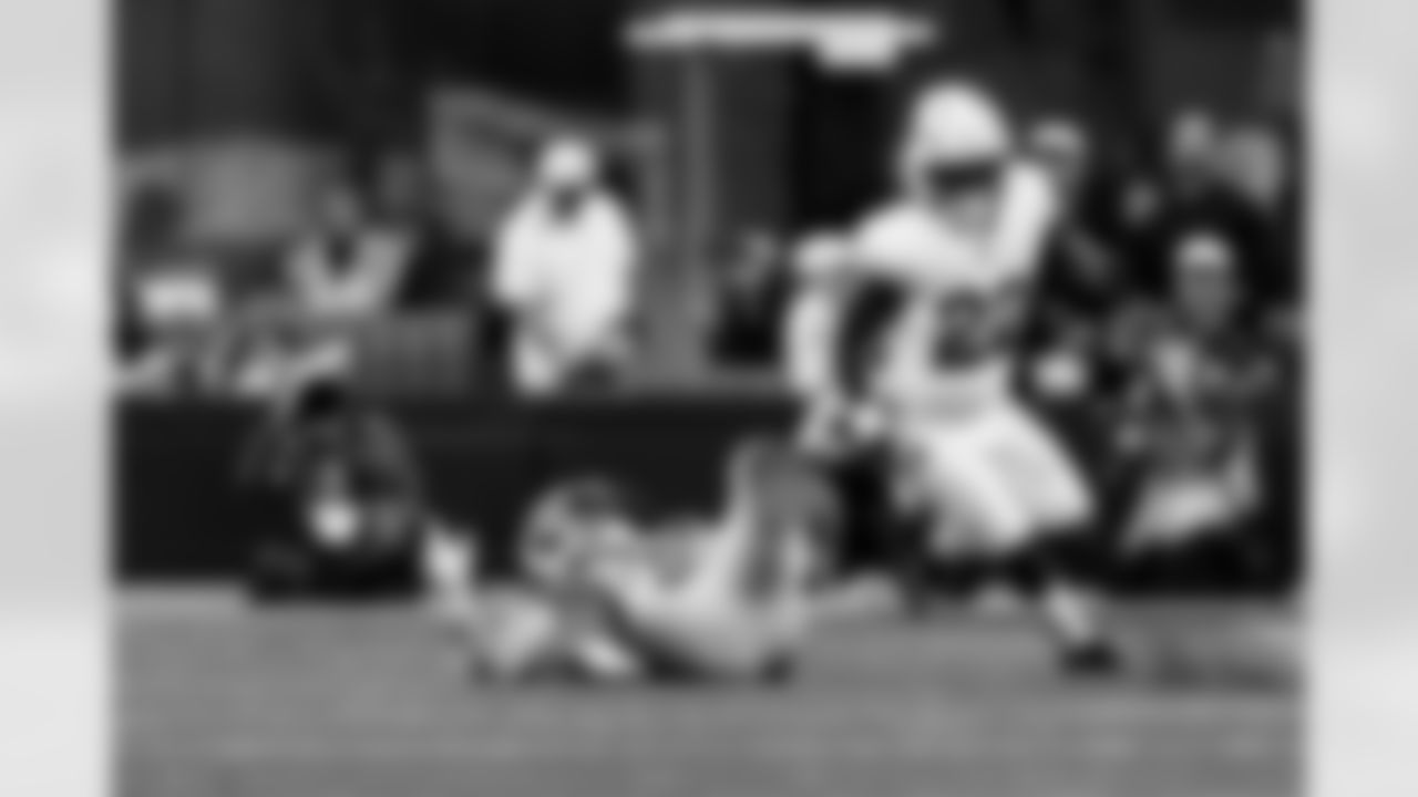 Arizona Cardinals running back Michael Carter (22) during the Week 18 regular season game between the Arizona Cardinals and the Los Angeles Rams on Sunday, Jan. 4, 2026 in Los Angeles, CA.