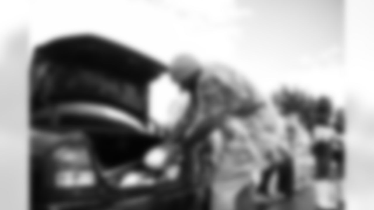 Arizona Cardinals offensive lineman Kelvin Beachum (68) and Arizona Cardinals offensive lineman Paris Johnson Jr. (70) host a food distribution for families at the Eisenhower Center for Innovation in collaboration with United Food Bank on Tuesday, Nov. 18, 2025 in Mesa, AZ.