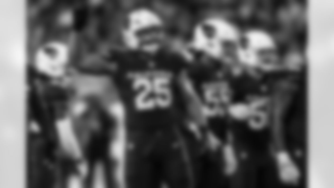 Arizona Cardinals linebacker Zaven Collins (25) during the Week 12 regular season game between the Arizona Cardinals and the Jacksonville Jaguars on Sunday, Nov. 23, 2025 at State Farm Stadium.