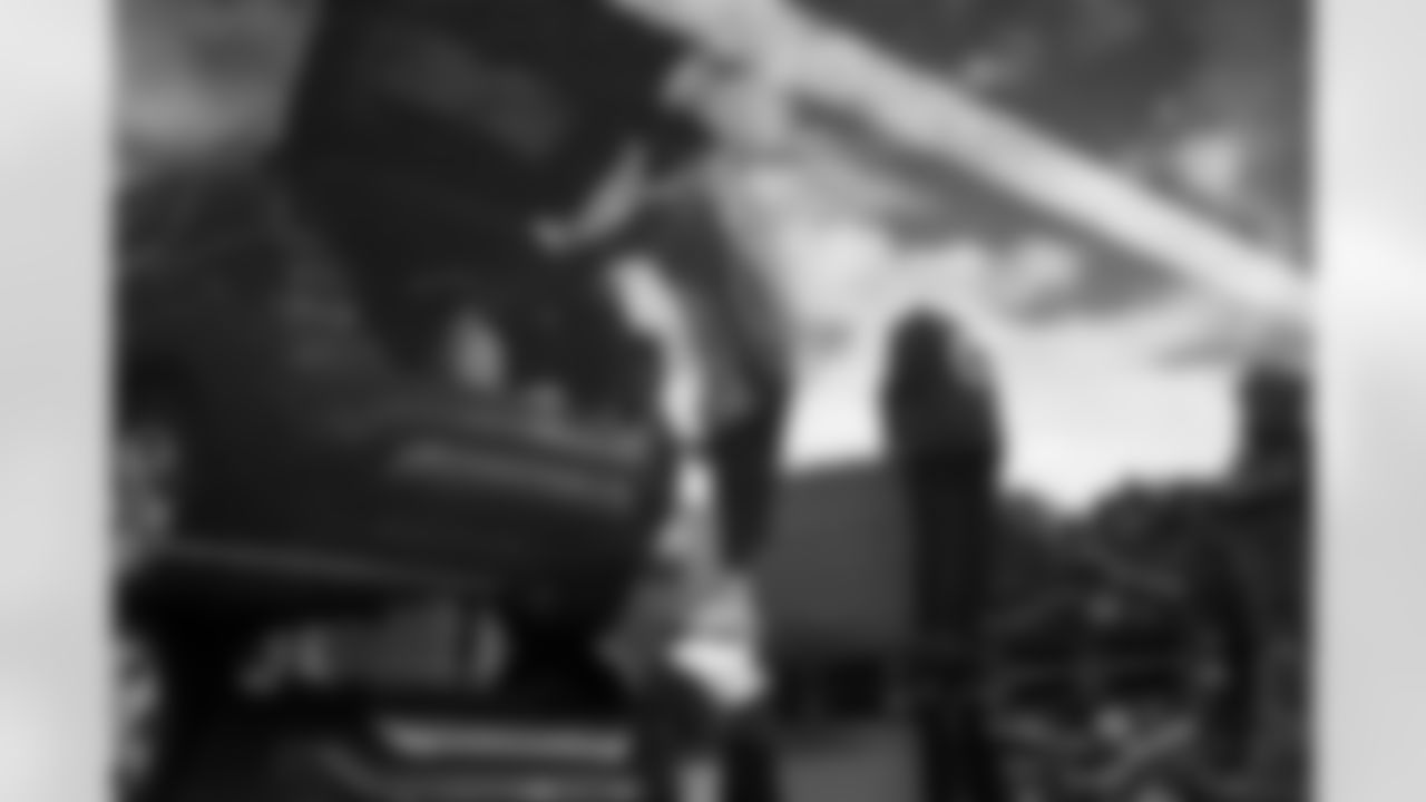 Arizona Cardinals offensive lineman Kelvin Beachum (68) and Arizona Cardinals offensive lineman Paris Johnson Jr. (70) host a food distribution for families at the Eisenhower Center for Innovation in collaboration with United Food Bank on Tuesday, Nov. 18, 2025 in Mesa, AZ.