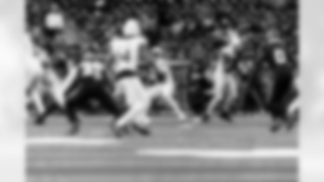 Arizona Cardinals quarterback Jacoby Brissett (7) during the Week 15 regular season game between the Arizona Cardinals and the Houston Texans on Sunday, Dec. 14, 2025 in Houston, TX.