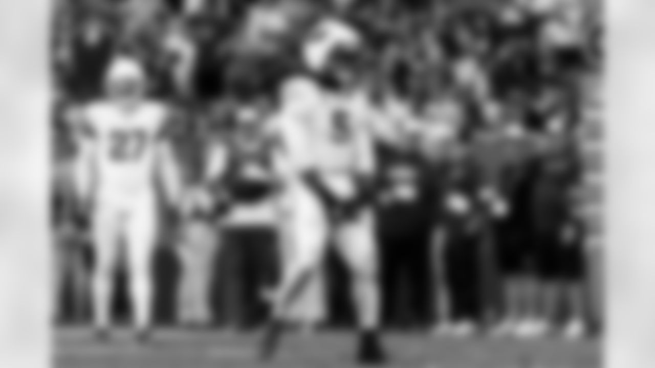 Arizona Cardinals linebacker Baron Browning (5) during the Week 16 regular season game between the Arizona Cardinals and the Atlanta Falcons on Sunday, Dec. 21, 2025 at State Farm Stadium.