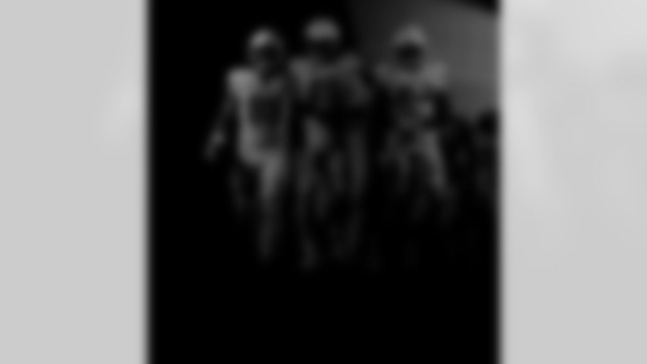 Arizona Cardinals tight end Trey McBride (85), Arizona Cardinals tight end Pharaoh Brown (49) and Arizona Cardinals tight end Elijah Higgins (84) during the Week 15 regular season game between the Arizona Cardinals and the Houston Texans on Sunday, Dec. 14, 2025 in Houston, TX.