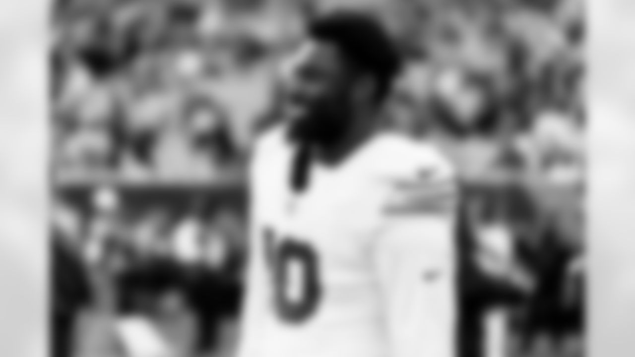 Arizona Cardinals linebacker Josh Sweat (10) during the Week 17 regular season game between the Arizona Cardinals and the Cincinnati Bengals on Sunday, Dec. 28, 2025 in Cincinnati, OH.