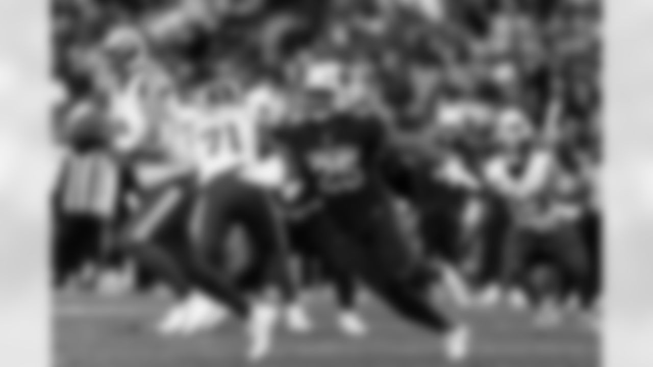 Arizona Cardinals linebacker Zaven Collins (25) during the Week 14 regular season game between the Arizona Cardinals and the Los Angeles Rams on Sunday, Dec. 7, 2025 at State Farm Stadium.