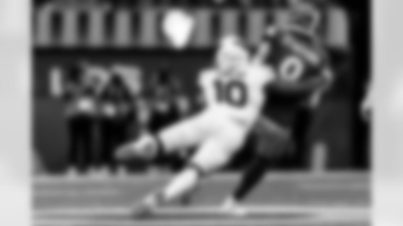 Arizona Cardinals linebacker Josh Sweat (10) during the Week 18 regular season game between the Arizona Cardinals and the Los Angeles Rams on Sunday, Jan. 4, 2026 in Los Angeles, CA.