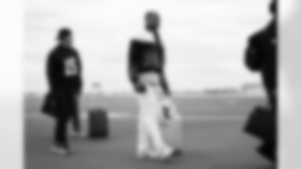 Arizona Cardinals tight end Pharaoh Brown (49) travels to Cincinnati before the Week 17 regular season game against the Cincinnati Bengals on Saturday, Dec. 27, 2025 in Phoenix, AZ.