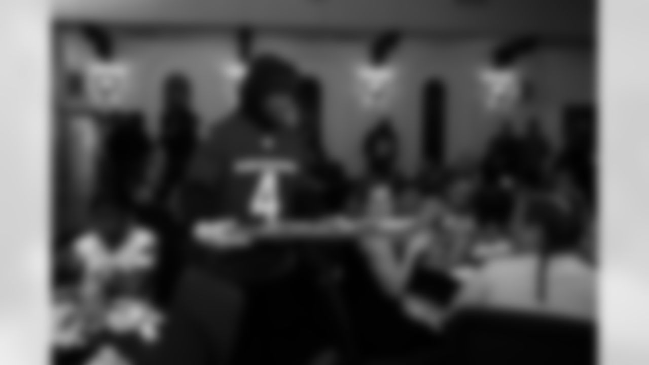 The Arizona Cardinals and Phoenix Rescue Mission host families for a Thanksgiving meal event on Monday, Nov. 24, 2025 in Phoenix, AZ.