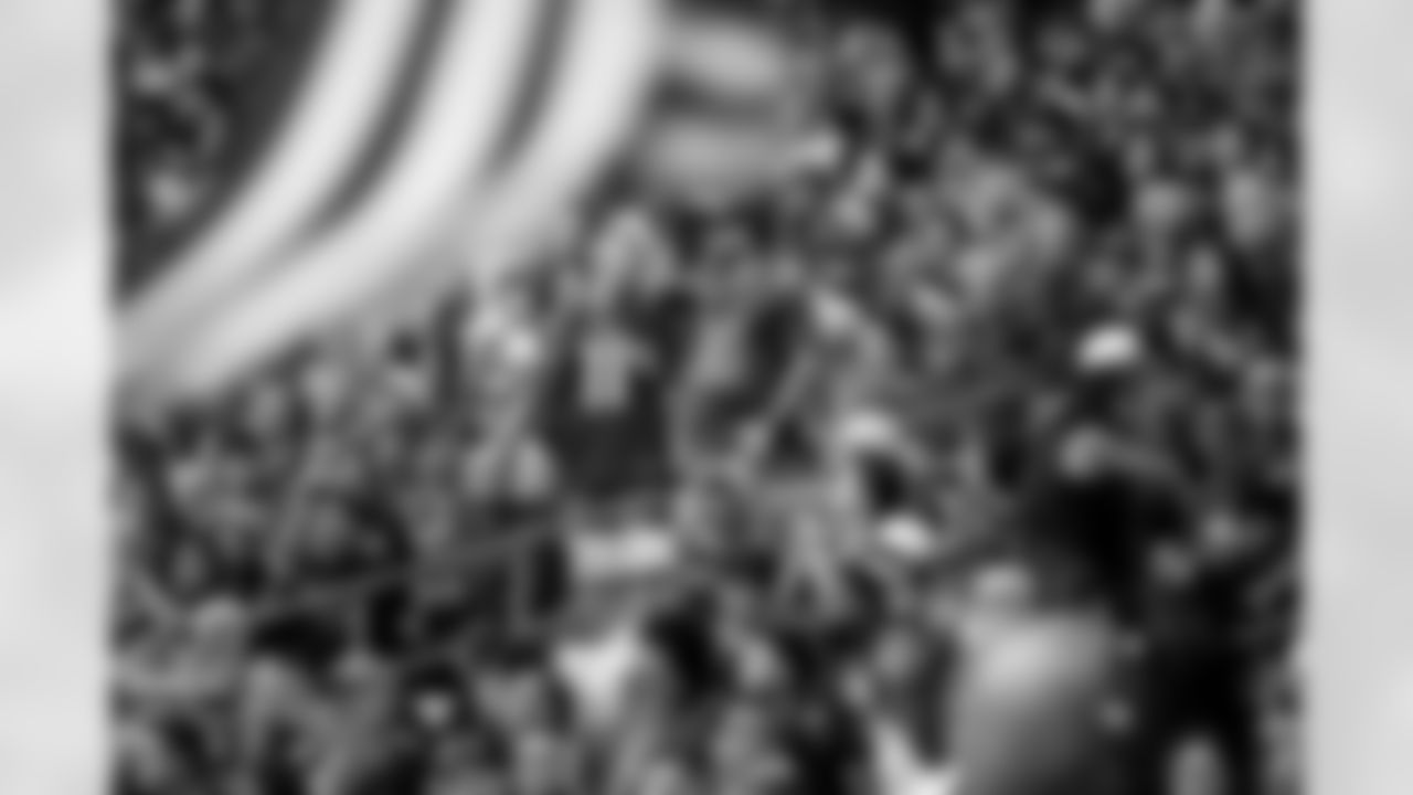 Fans during the Week 11 regular season game between the Arizona Cardinals and the San Francisco 49ers on Sunday, Nov. 16, 2025 at State Farm Stadium.