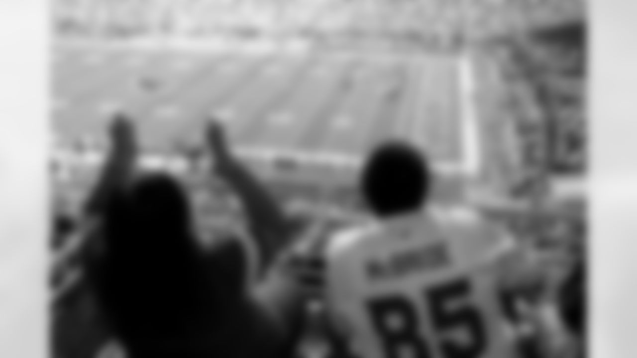 Fans during the Week 11 regular season game between the Arizona Cardinals and the San Francisco 49ers on Sunday, Nov. 16, 2025 at State Farm Stadium.