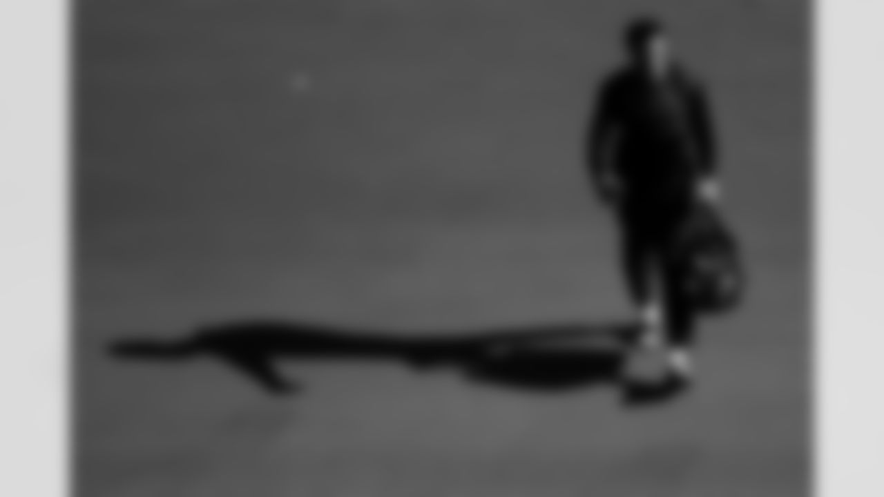 Arizona Cardinals tight end Elijah Higgins (84) travels to Houston before the Week 15 regular season game against the Houston Texans on Saturday, Dec. 13, 2025 in Phoenix, AZ.