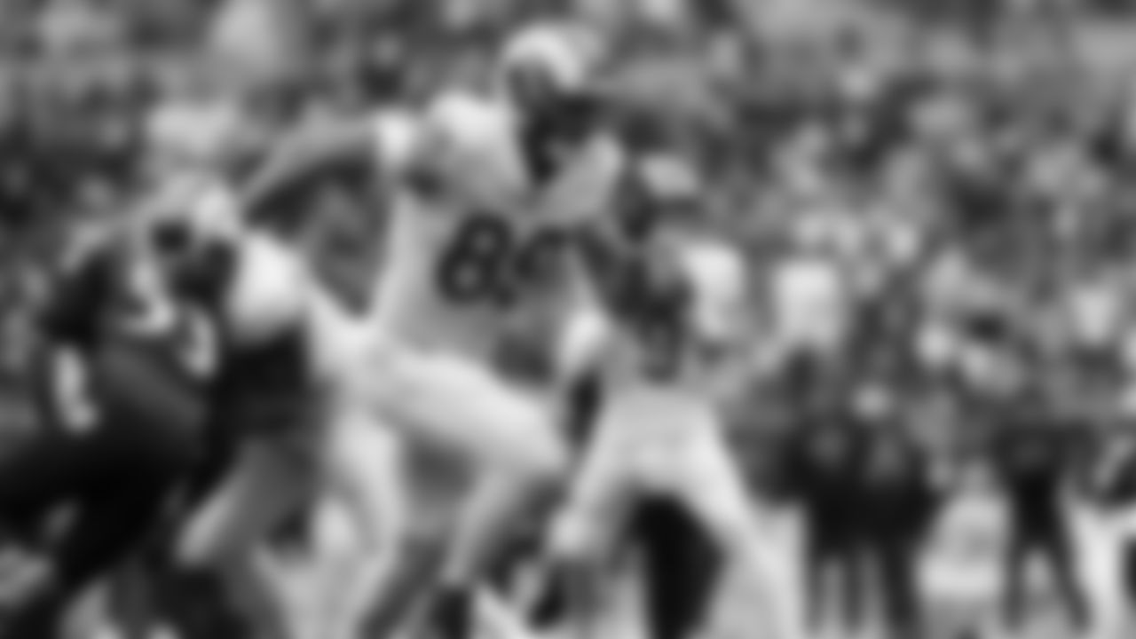 Los Angeles Rams tight end Tyler Higbee (89) in action during the first half of an NFL football game against the Baltimore Ravens, Sunday, Oct. 12, 2025, in Baltimore. (AP Photo/Terrance Williams)