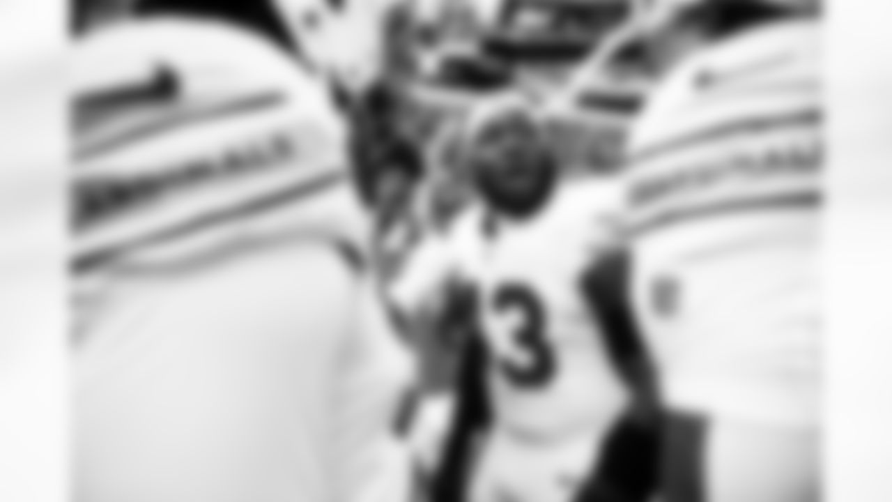 Arizona Cardinals linebacker Jesse Luketa (43) during the Week 13 regular season game between the Arizona Cardinals and the Minnesota Vikings on Sunday, Dec 1, 2024 in Minneapolis, MN.